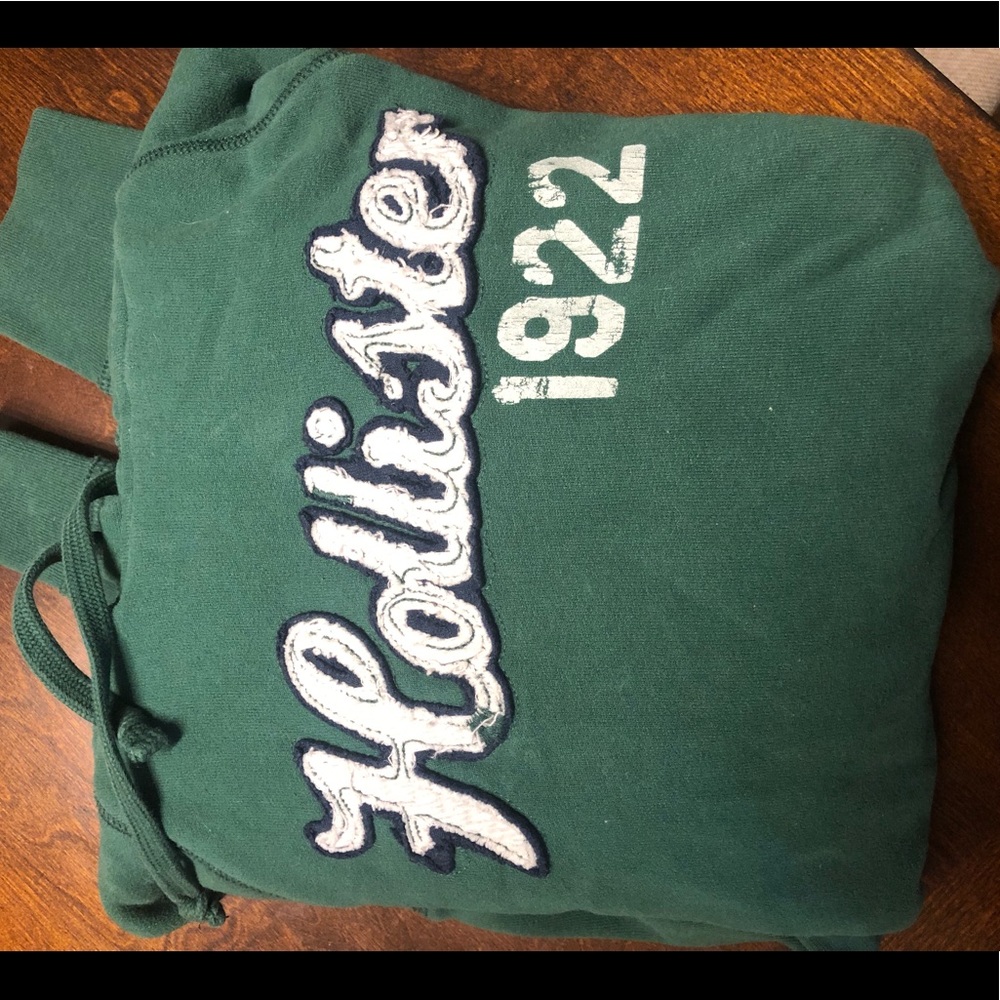 Women’s Large Hollister Hoodie worm moderately